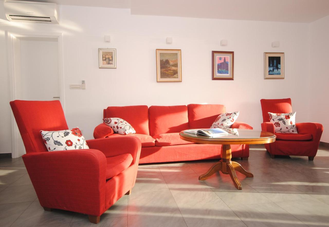 Seaview Luxury Apartment "Lucy" With Terrace & Vintage Summer Kitchen 트로기르 외부 사진