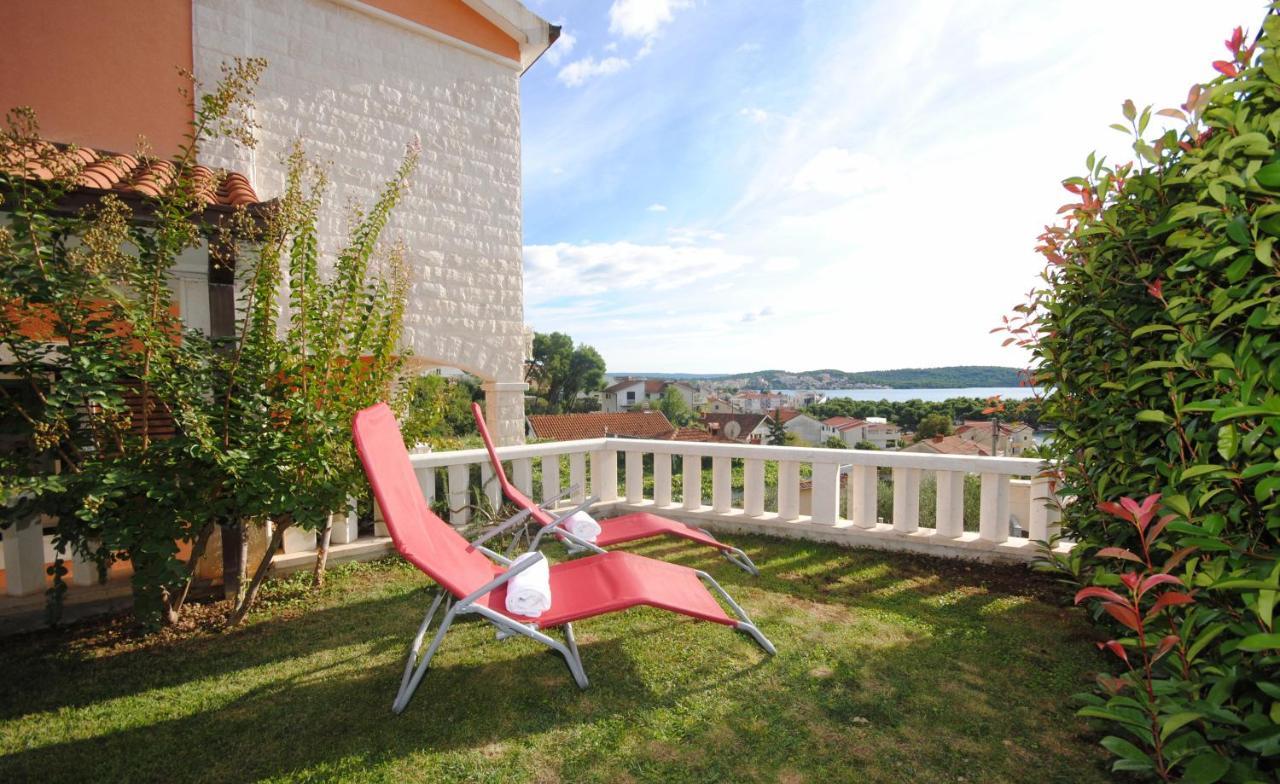 Seaview Luxury Apartment "Lucy" With Terrace & Vintage Summer Kitchen 트로기르 외부 사진