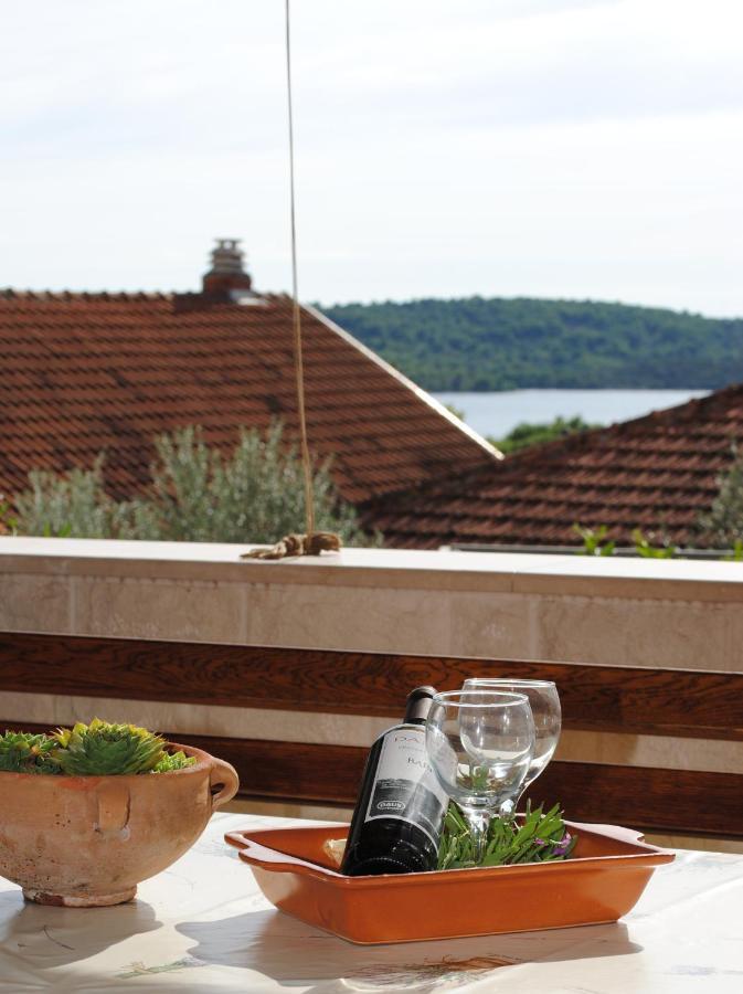 Seaview Luxury Apartment "Lucy" With Terrace & Vintage Summer Kitchen 트로기르 외부 사진
